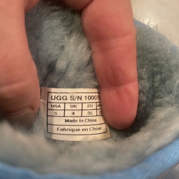 Blue metallic Uggs size 5 - Picture 5 of 5